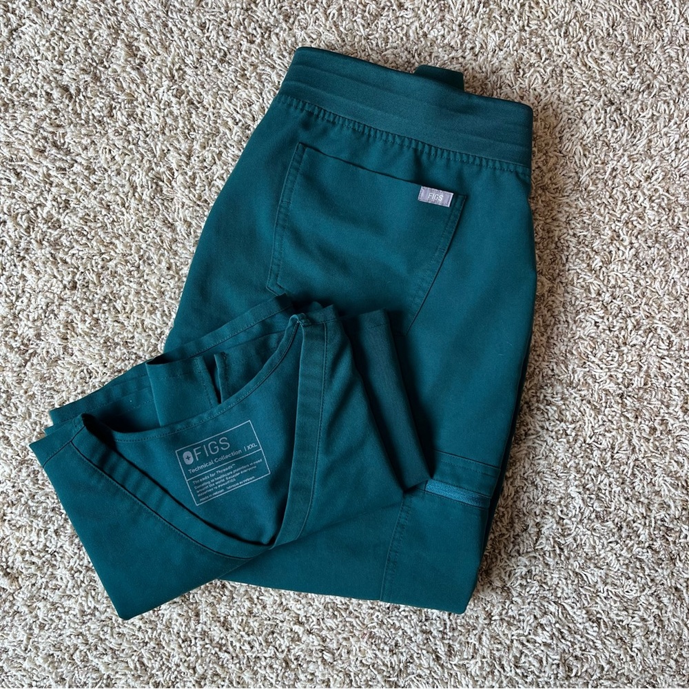 Figs Deep Teal Scrub Ensemble
